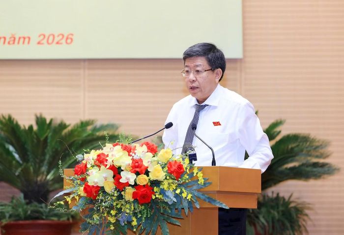  Phó Chủ tịch UBND TP Hà Nội Dương Đức Tuấn trình bày Tờ trình về việc giải quyết chỗ ở cho nhóm đối tượng khó khăn về nhà ở tại khu vực phố cổ, phố cũ được mua, thuê mua nhà ở xã hội không qua bốc thăm. 