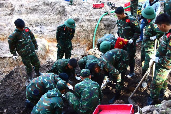 Lực lượng chức năng tiếp tục mở rộng phạm vi tìm kiếm tại Khu B.