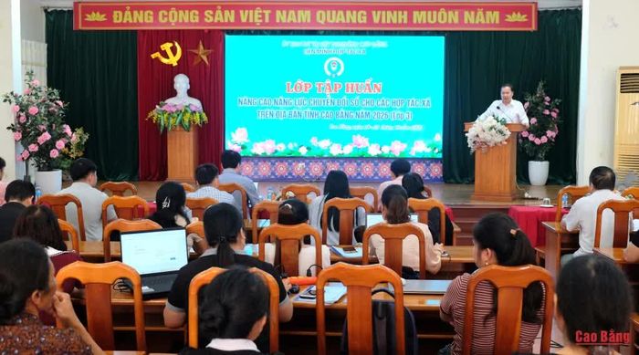 Các học viên tham gia lớp tập huấn.