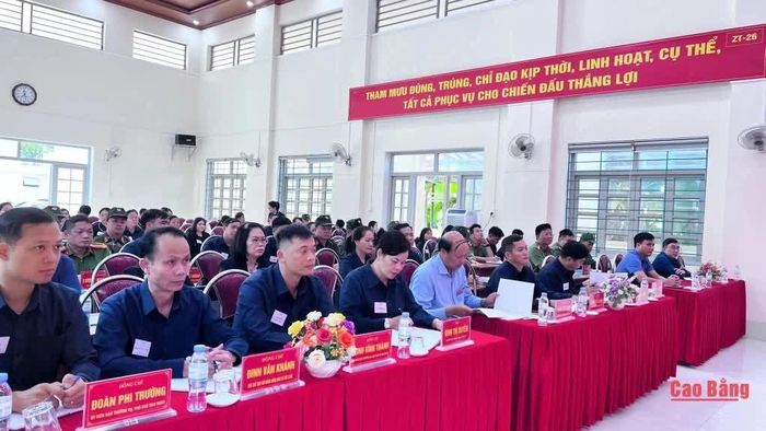 Các đại biểu dự lễ khai mạc.
