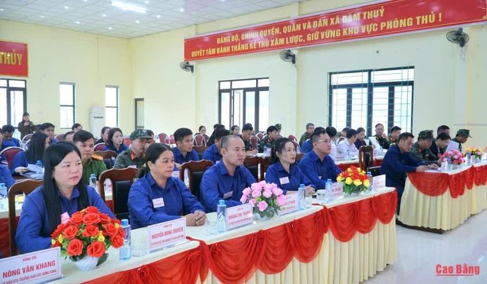 Các đại biểu dự khai mạc diễn tập chiến đấu phòng thủ năm 2026 tại xã Đàm Thủy.