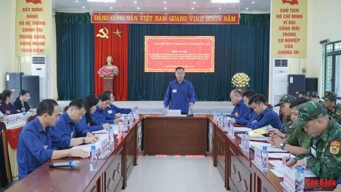 Ban Thường vụ Đảng ủy xã Đàm Thủy tổ chức hội nghị ra nghị quyết lãnh đạo chuyển hoạt động của địa phương vào trạng thái khẩn cấp về quốc phòng.
