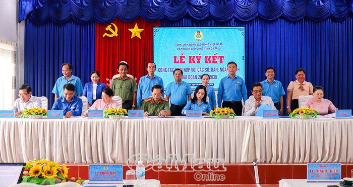 Đại diện lãnh đạo LĐLĐ tỉnh và các sở, ban, ngành ký kết chương trình phối hợp giai đoạn 2026-2030, tăng cường trách nhiệm và thống nhất hành động vì quyền lợi đoàn viên, người lao động.