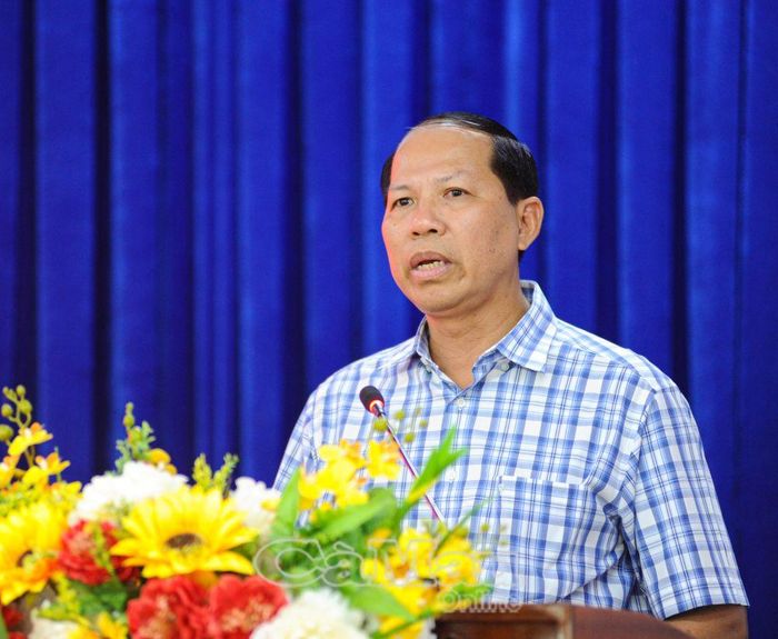 Ông Trần Hoàng Lộc, Phó Giám đốc Sở Tư pháp tỉnh Cà Mau, phát biểu tại hội nghị.