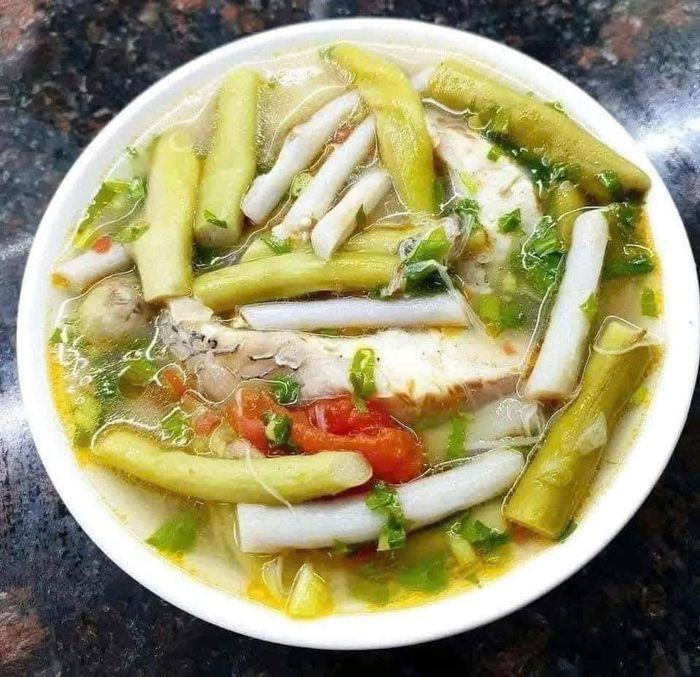 Ngó khoai là nguyên liệu gắn liền với ký ức của không ít người lớn lên ở nông thôn - Ảnh: Internet