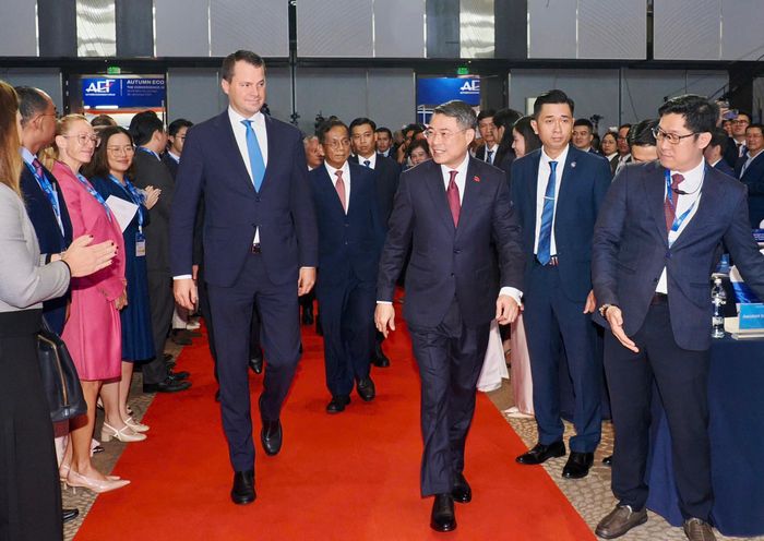 Thủ tướng Lê Minh Hưng đến tham dự Diễn đàn kinh tế Mùa Thu (AEF 2026)