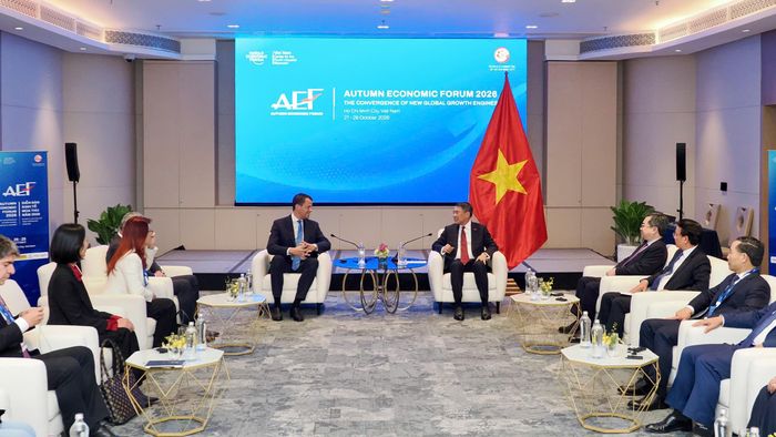 Thủ tướng Chính phủ Lê Minh Hưng gặp ông Stephan Mergenthaler - Giám đốc điều hành WEF tại Diễn đàn