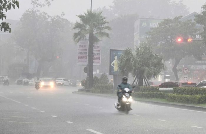 Ngày 27/10/2026, Đài KTTV Tp Huế cảnh báo mưa rào và dông có khả năng xuất hiện tại một số địa bàn, sau đó lan sang các vùng lân cận. Ảnh minh hoạ