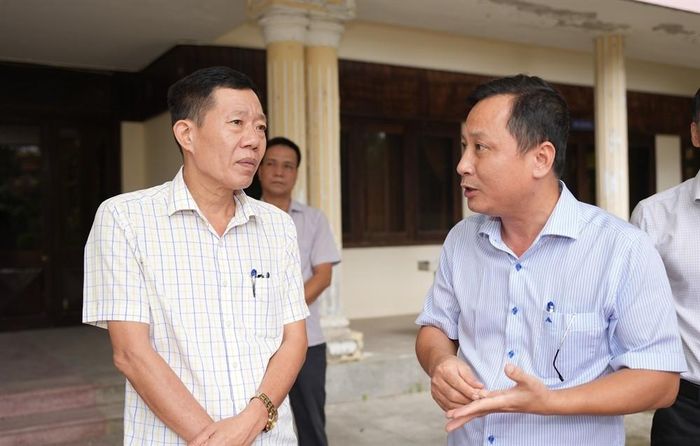 Lãnh đạo địa phương báo cáo tình hình quản lý, phương án sắp xếp nhà, đất dôi dư