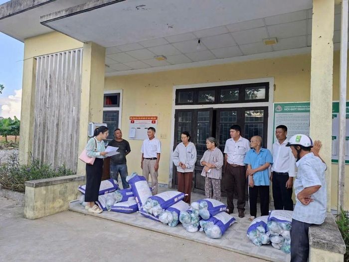 Phòng Kinh tế, Hạ tầng và Đô thị phường Mỹ Thượng tổ chức bàn giao ngư lưới cụ cho nhóm cộng đồng khai thác thủy sản đầm phá trên địa bàn
