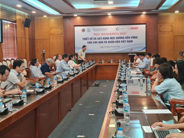 Quang cảnh tọa đàm khoa học “Thiết kế và xây dựng mặt đường bền vững cho các đảo và quần đảo Việt Nam”.