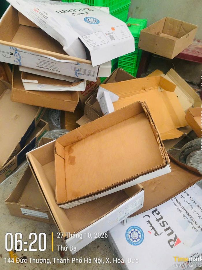 Loạt bao bì thịt trâu nguồn gốc Ấn Độ được phụ huynh chụp lại.