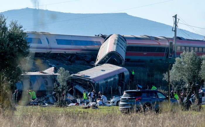 Theo thông tin ban đầu, 397 hành khách có mặt trên tàu Renfe và 147 hành khách trên tàu Iryo.