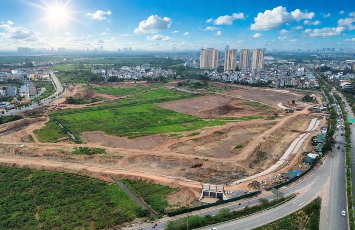 Việc khơi thông hiệu quả nguồn lực đất đai sẽ tạo nguồn thu lớn cho ngân sách để hoàn thành các mục tiêu phát triển kinh tế - xã hội của thành phố Hà Nội. Ảnh: Phạm Hùng