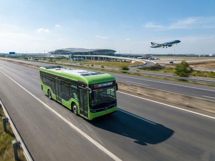 Xe buýt công cộng được ưu tiên bố trí tại khu vực đón, trả khách tiếp giáp với nhà ga hành khách.