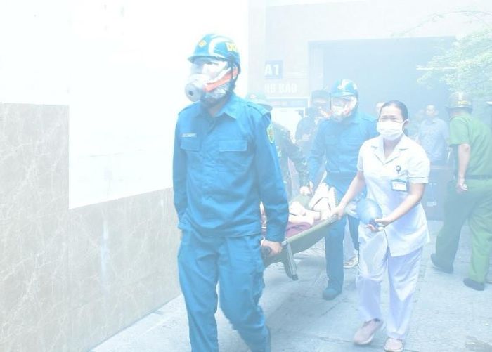 Phường Văn Miếu - Quốc Tử Giám tổ chức diễn tập tình huống giả định xảy ra hỏa hoạn. Ảnh: Hữu Thu