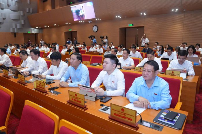 Đại biểu HĐND thành phố Hà Nội tham dự kỳ họp. Ảnh: Thành Thái Hùng
