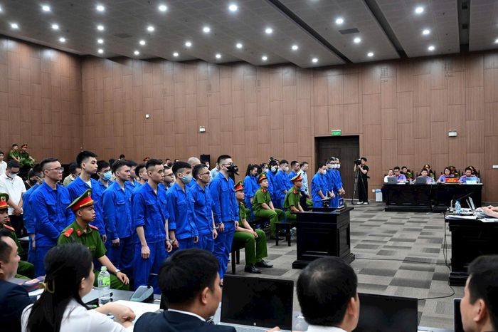 Các bị cáo tại phiên toà. Ảnh: N.M