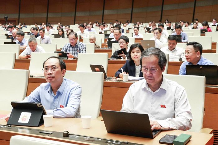 Các đại biểu Quốc hội tham dự phiên thảo luận tại hội trường sáng 28-10. Ảnh: quochoi.vn
