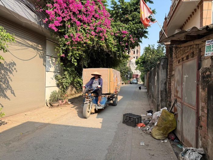 Làng nghề tạo việc làm cho nhiều lao động địa phương. Ảnh: MT