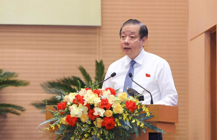 Trưởng ban Đô thị, HĐND thành phố Hà Nội Trần Hợp Dũng báo cáo thẩm tra. Ảnh: Thành Thái Hùng