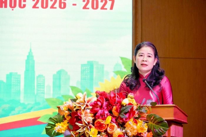 Phó Bí thư Thường trực Đảng ủy phường Thanh Xuân Trần Thị Thu Hà phát biểu tại hội nghị. Ảnh: Tùng Lâm