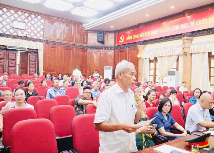 Các đại biểu nêu ý kiến tại hội nghị đối thoại. Ảnh: PV