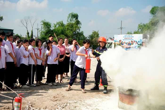 Xã Bình Minh đưa kỹ năng phòng cháy, chữa cháy đến gần hơn với cộng đồng. Ảnh: Đ.L