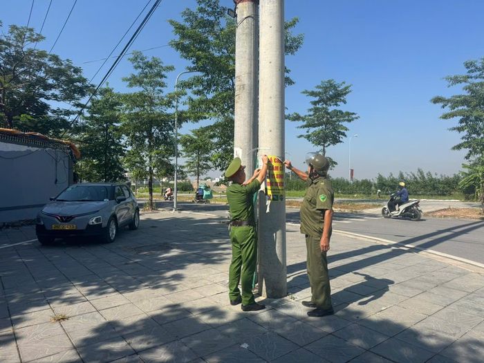 Làm đẹp những tuyến đường cửa ngõ Thủ đô. Ảnh: Đức Tuấn