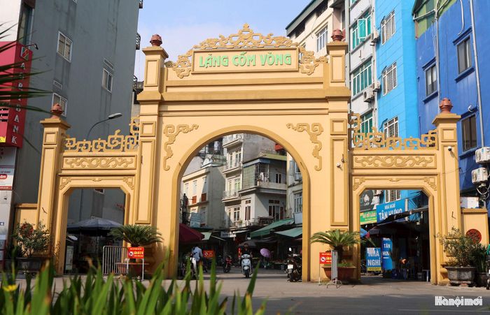 Vẻ đẹp truyền thống giữa phố phường của cổng làng Vòng (phường Cầu Giấy).