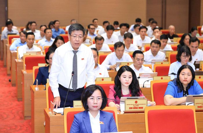 Ủy viên Ban Thường vụ Thành ủy, Phó Chủ tịch Thường trực UBND thành phố Dương Đức Tuấn giải trình, làm rõ một số nội dung đại biểu quan tâm. Ảnh: Thành Thái Hùng