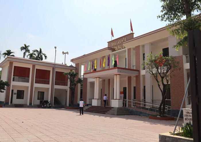 Nhà văn hóa thôn Phú Mỹ, xã Kiều Phú được đầu tư xây dựng khang trang là nơi hội họp, sinh hoạt văn hóa tinh thần của người dân. Ảnh: Thu Oanh