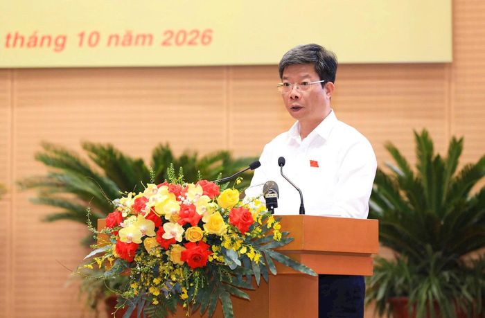 Trưởng ban Kinh tế - Ngân sách HĐND thành phố Nguyễn Xuân Sáng trình bày báo cáo thẩm tra. Ảnh: Thành Thái Hùng