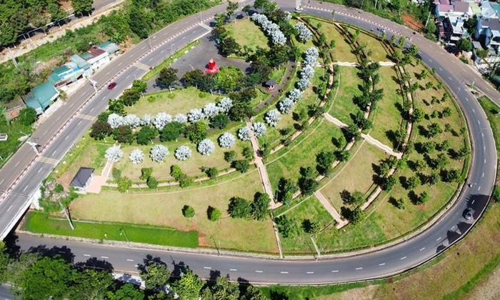 Một gói thầu trồng cây xanh do Công ty Cây xanh Công Minh thực hiện ở TP. Gia Nghĩa, tỉnh Đắk Nông (cũ)