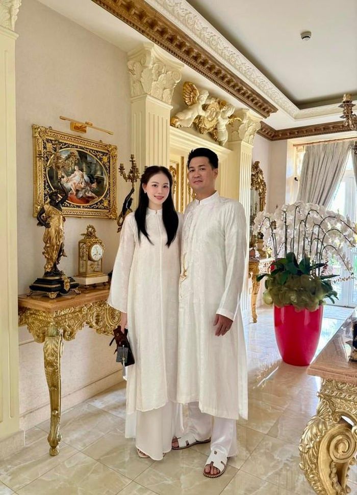 Kể từ khi làm mẹ, Linh Rin ngày càng kín đáo và dành nhiều thời gian chăm chút cho gia đình. Thay vì dành phần lớn sự chú ý cho hình ảnh cá nhân, cô có thêm những mối bận tâm gắn với việc chăm sóc con, vun vén gia đình và đồng hành cùng chồng.