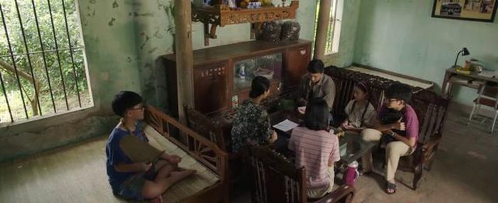 Toản đã mua lại nhà của Hạnh và cho 3 mẹ con cô tiếp tục sử dụng nhà. Ảnh VTV