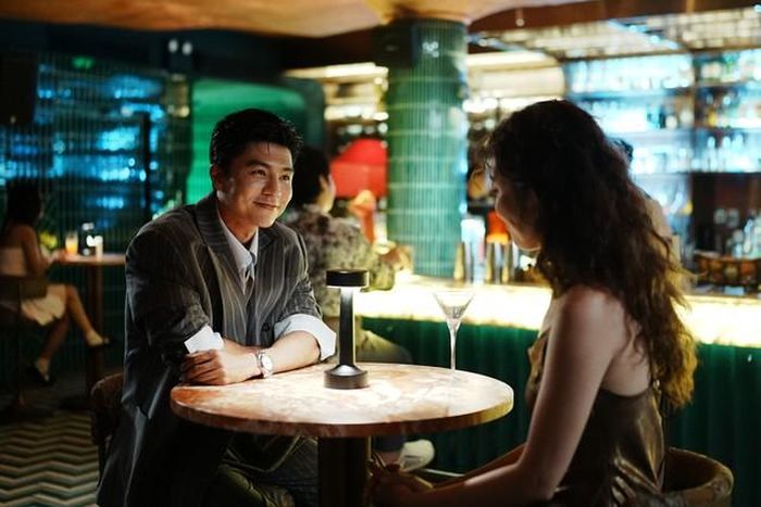 Thúy Ngân vai Yên và Steven Nguyễn vai Tùng trên phim.