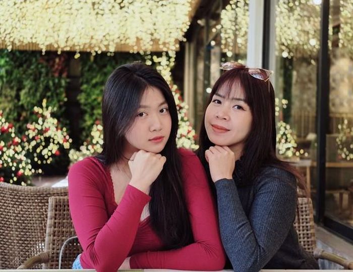 Bí quyết cho sự thay đổi của làn da lẫn mùi cơ thể của vợ Mạnh Trường đến từ việc chị thay đổi sản phẩm dưỡng da. Chị cho biết làn da của cô trước kia chưa được như hiện tại. Sau khi tìm được sản phẩm chăm sóc cơ thể phù hợp, vợ diễn viên Mạnh Trường duy trì thói quen sử dụng đều đặn hơn.