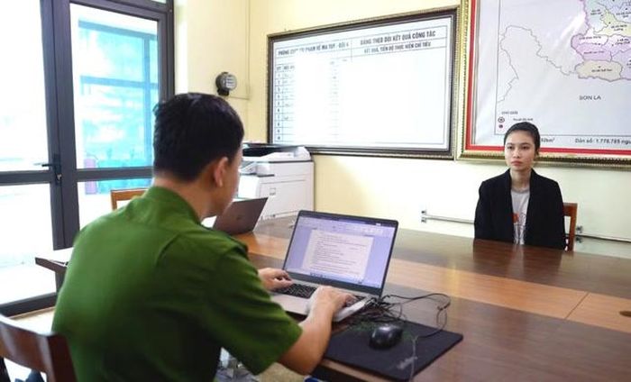 Đối tượng Nguyễn Thu Phương tại cơ quan Công an tỉnh Lào Cai. Ảnh: CACC