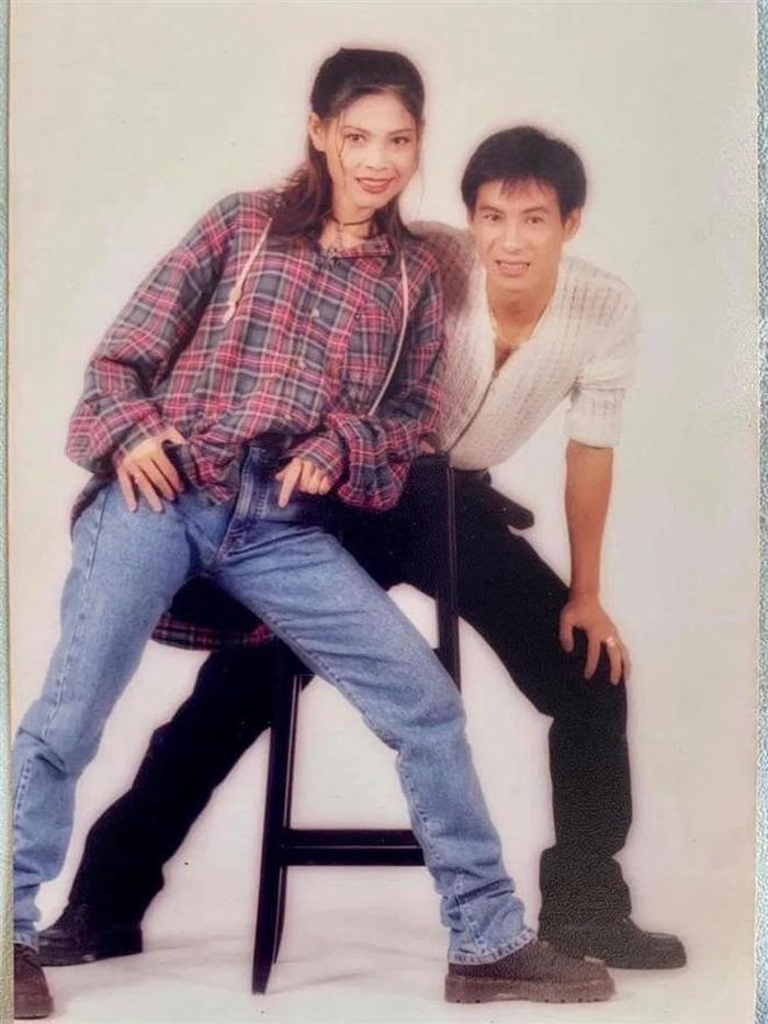 Lý Hải và Thanh Thảo trong loạt ảnh chụp năm 1997, thời điểm cả hai thường xuyên hợp tác trong các sản phẩm âm nhạc.