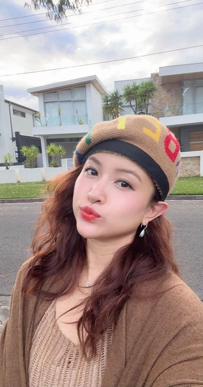 Trải qua những thăng trầm trong chuyện tình cảm, MC Vân Hugo trân trọng hơn sự thấu hiểu, sẻ chia và cảm giác bình yên khi có người đồng hành bên cạnh.
