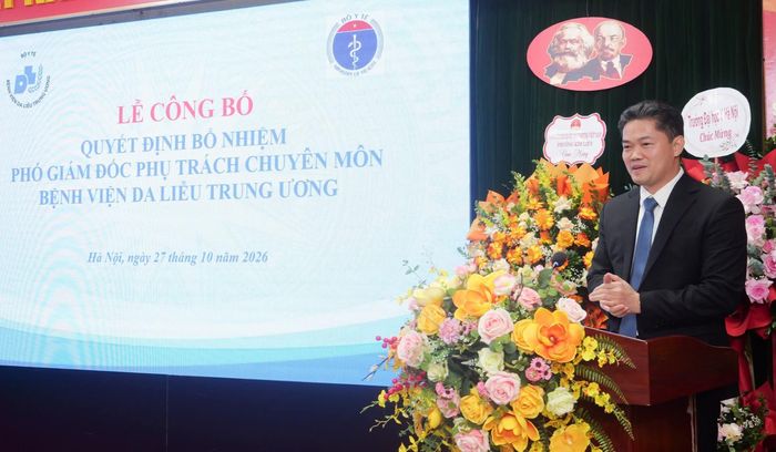 Thứ trưởng Thường trực Bộ Y tế Vũ Mạnh Hà phát biểu chỉ đạo tại buổi lễ. Ảnh: Nguyễn Cường