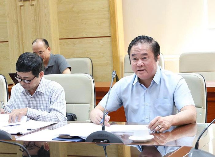 Cục trưởng Cục Phòng bệnh Hoàng Minh Đức phát biểu báo cáo hoạt động của Cục tại cuộc họp. Ảnh: Trần Minh