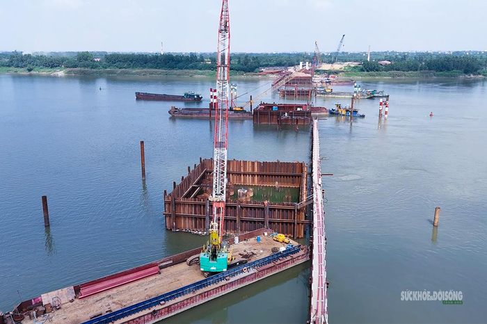 Công trường thi công cầu Vân Phúc. Ảnh: Tuấn Anh