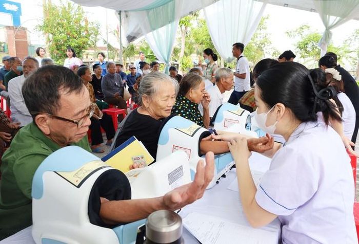 Trên 90% dân số Hà Tĩnh đã được khám sức khỏe, khám sàng lọc miễn phí. Ảnh: Đoàn Loan.