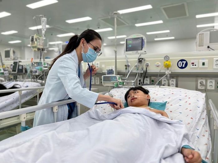 Sau 12 ngày chạy ECMO, chức năng hô hấp, tim mạch và các cơ quan của bệnh nhi dần cải thiện. Ảnh: BVCC.