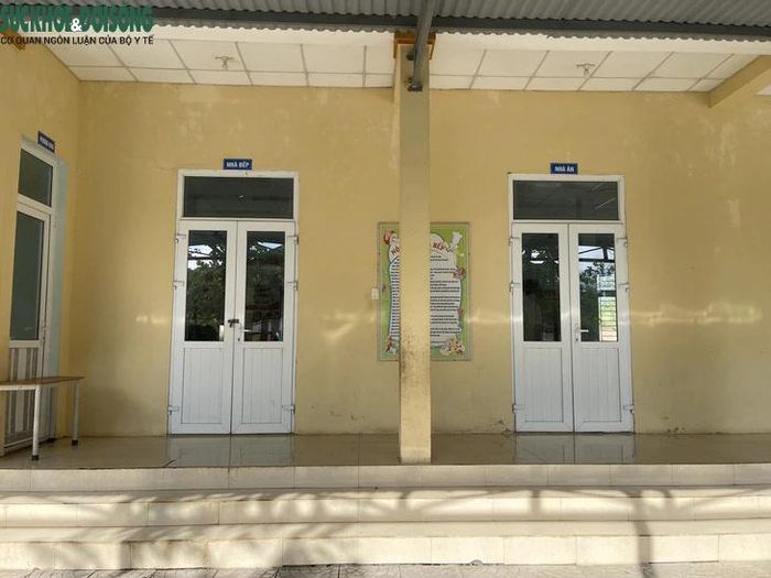 Vẫn còn nhiều bất cập tồn tại ở bếp ăn tập thể. Ảnh: Hùng Trần.