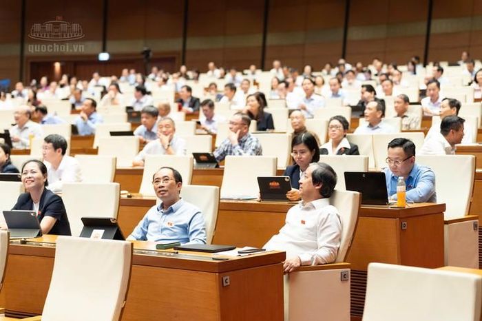 Quốc hội thảo luận ở hội trường về dự án Luật Nhà ở (sửa đổi) chiều 28/10. Ảnh: Media Quốc hội
