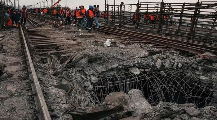 Một trong những mục tiêu được đề cập là cầu Pivdenny, công trình giao thông quan trọng ở phía nam thủ đô Kiev.