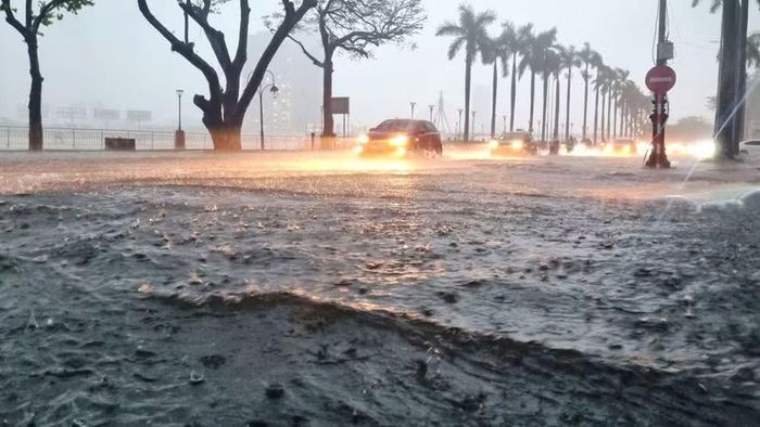 Trung bộ bước vào đợt mưa lớn kéo dài 3 ngày tới